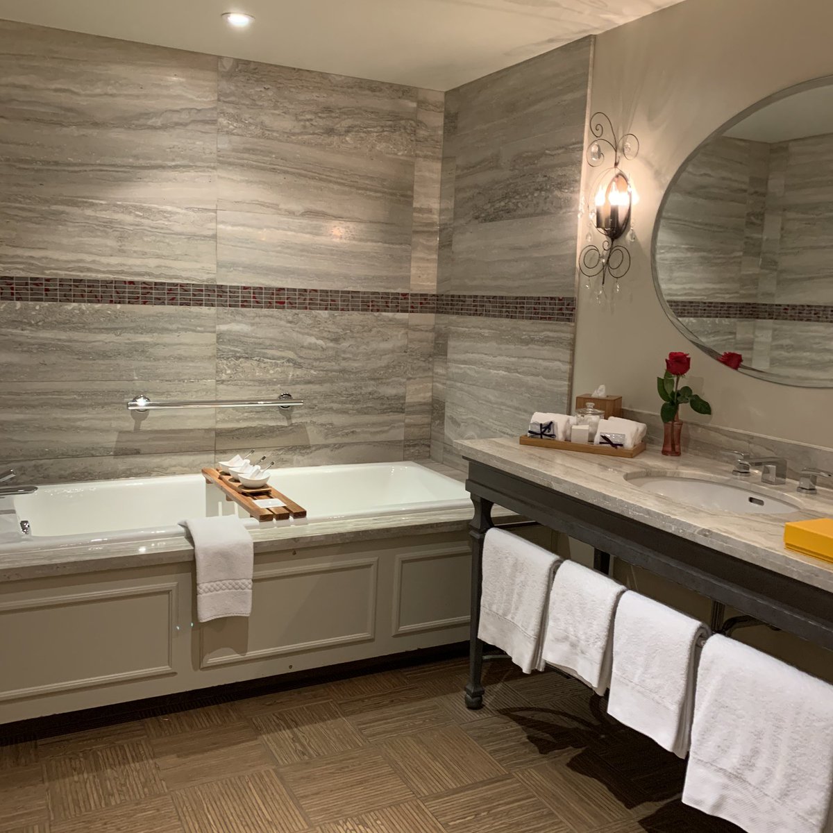 tomodevon's tweet image. THE   IVY at verity🇨🇦