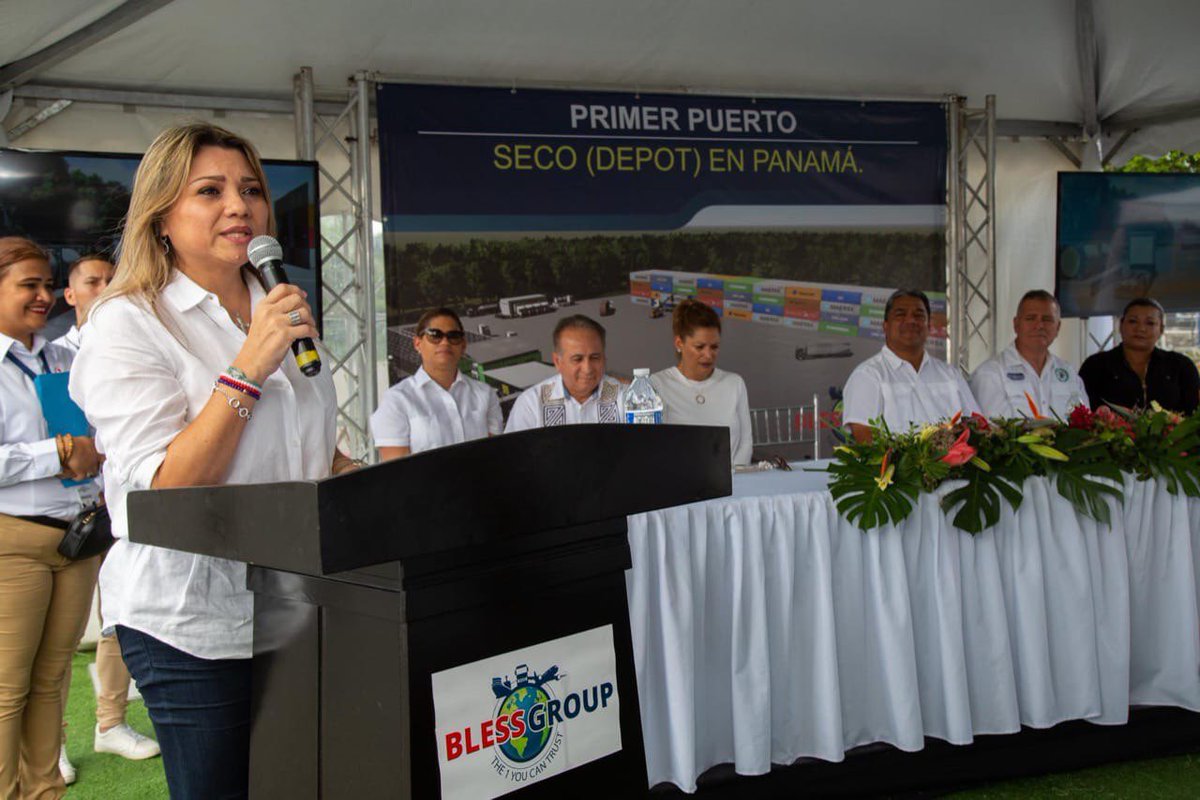 dorizapataA's tweet photo. Feliz de participar en la inauguración del primer puerto seco de Panamá. El nuevo Centro Logístico Divalá ayudará a los productores de lugares aledaños a ahorrar tiempo y dinero, beneficiando a muchas familias en la región. #UnidosLoHacemos #BlessGroup https://t.co/WMdhp94s4E