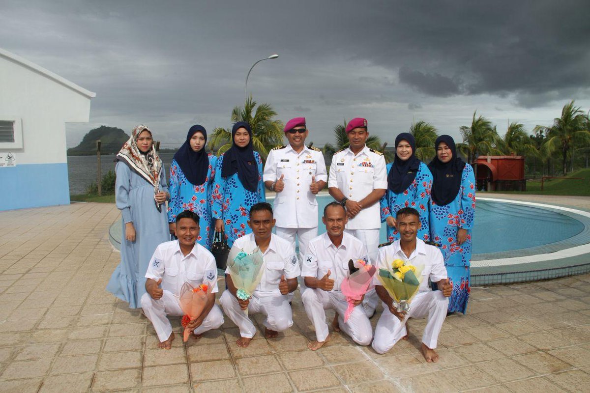 Tahniah di atas Kenaikan Pangkat! Warga KDSM meraikan anggota yang dinaikkan pangkat dan bertukar keluar dengan ringkas tetapi meriah.