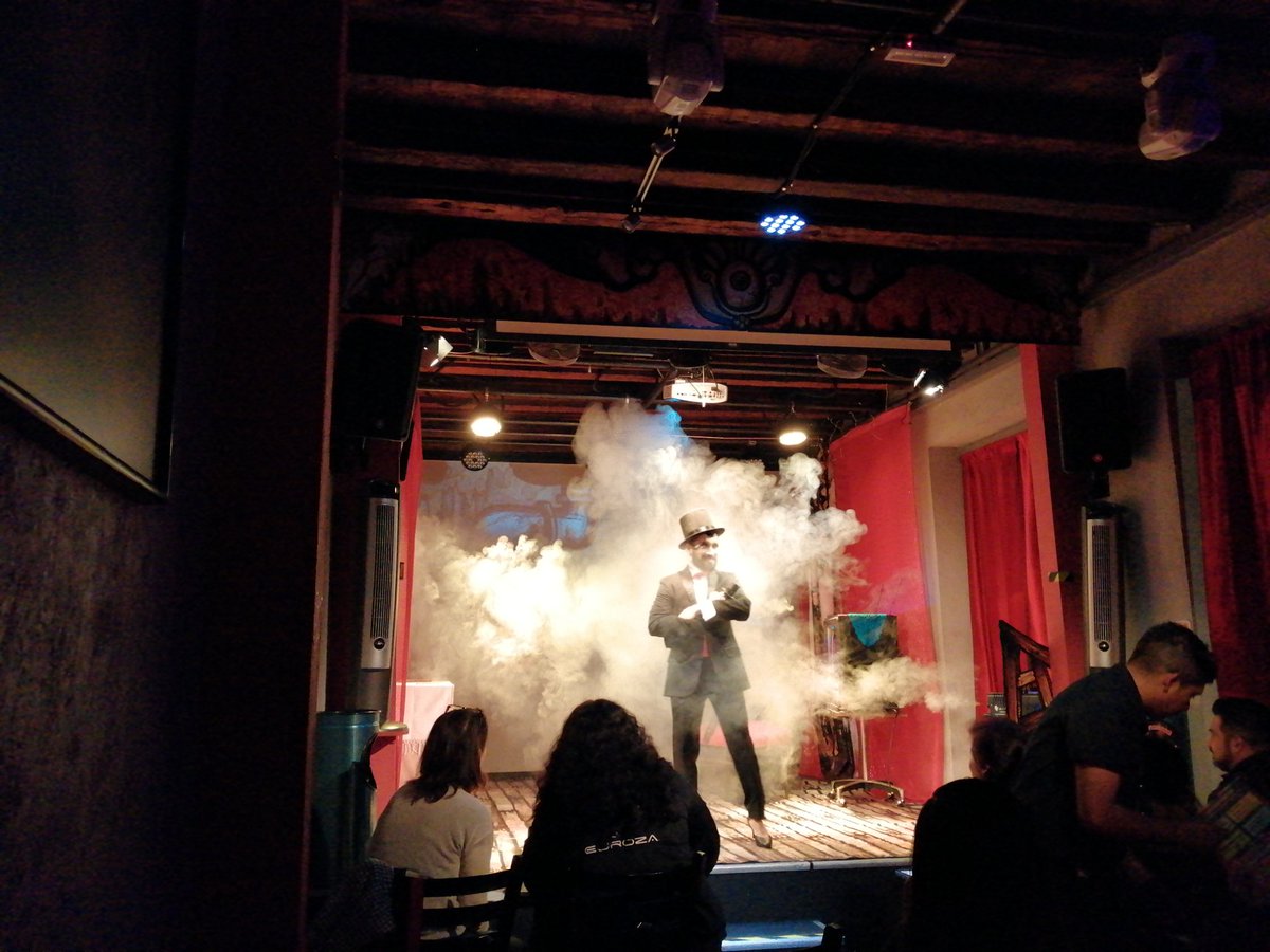 Empezando #LaCria el musical. Versión de Tito Vasconcelos <a href="/Ti7ov/">Vasconcelos Tito</a>  <a href="/victorleonactor/">Víctor De León</a> y <a href="/BrissiaYeber/">Bri Yeber</a>. Estará todos los domingos a las 6pm en Youkali cabaret. Habrá canto baile y uno que otro descusrtizamienro... Y todo por amor.