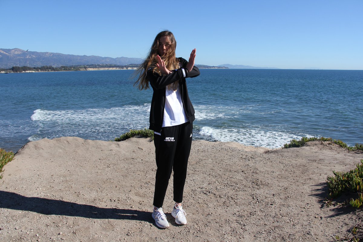 LUCY JACKMAN making her college debut in the goal!!