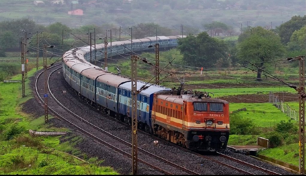 SanjayY83772392's tweet photo. Unification of 8 Group 'A' services of officers is a step in the right direction to make optimal use of talent and bring greater homogeneity in management of Indian Railways. Thanks Hon'ble PM @narendramodi &amp; Hon'ble Min. of Rlys. @PiyushGoyal for this decision. https://t.co/N6oRVeShvs