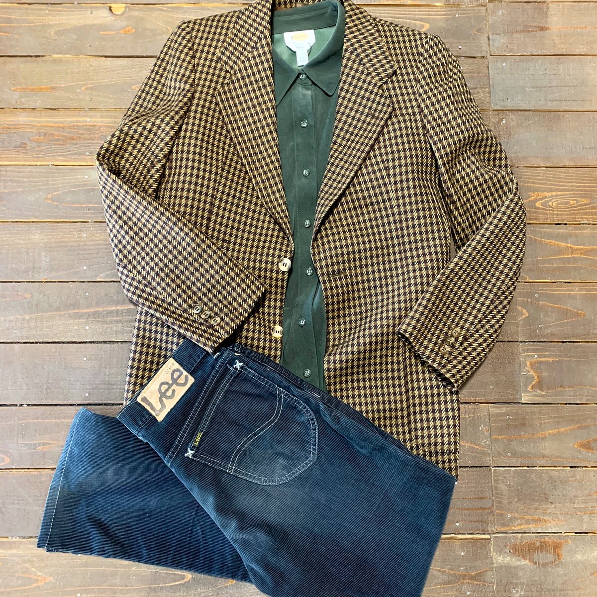 古着屋 Kolds Ar Twitter Old Hugo Boss 千鳥格子柄の2bジャケット 季節感があり可愛いです 細身のコーデュロイパンツやフェイクスウェードシャツで季節感マシマシ Size M程度 Price 3240 フォロワー様価格 山梨 古着屋 Kolds 甲府 古着 千鳥格子柄 2b