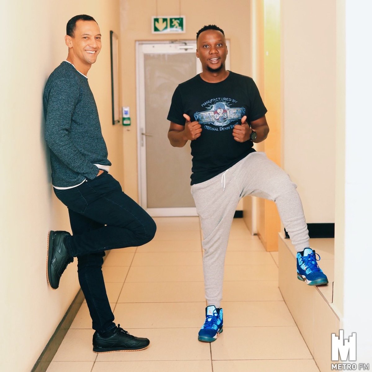 METROFMSA's tweet photo. Whatchu Wearin?
Post a pic of your look for today, tag @metrofmsa & hashtag
#MLFTD
#themorningflava
#wakeupforit
@moflavadj @Pearl_Shongwe @owenhannie https://t.co/W043p0OkBp