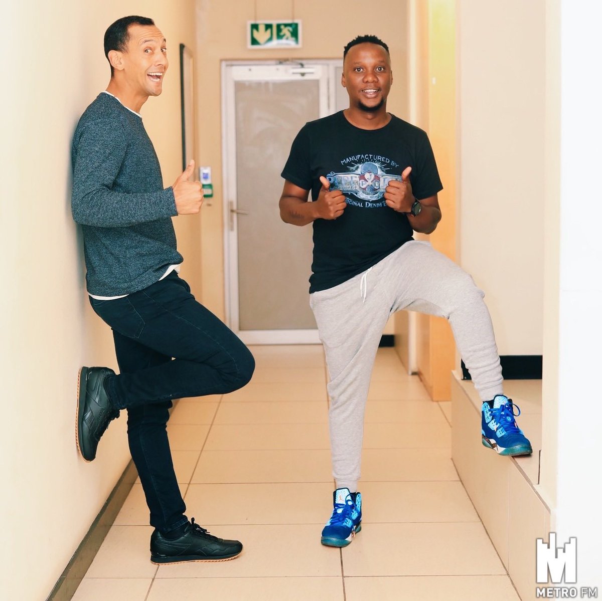 METROFMSA's tweet photo. Whatchu Wearin?
Post a pic of your look for today, tag @metrofmsa & hashtag
#MLFTD
#themorningflava
#wakeupforit
@moflavadj @Pearl_Shongwe @owenhannie https://t.co/W043p0OkBp