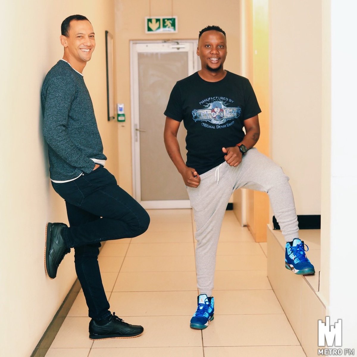 METROFMSA's tweet photo. Whatchu Wearin?
Post a pic of your look for today, tag @metrofmsa & hashtag
#MLFTD
#themorningflava
#wakeupforit
@moflavadj @Pearl_Shongwe @owenhannie https://t.co/W043p0OkBp