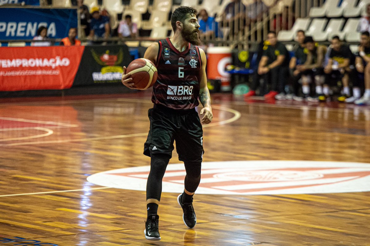 TimeFlamengo's tweet photo. Doze assistências do mago @francobalbi6! O armador foi fundamental no triunfo rubro-negro! #BoraPraSemi #FlaBasquete100 #TimeDeTradição
📸: @paulareis_raw https://t.co/vIMB8j70fu