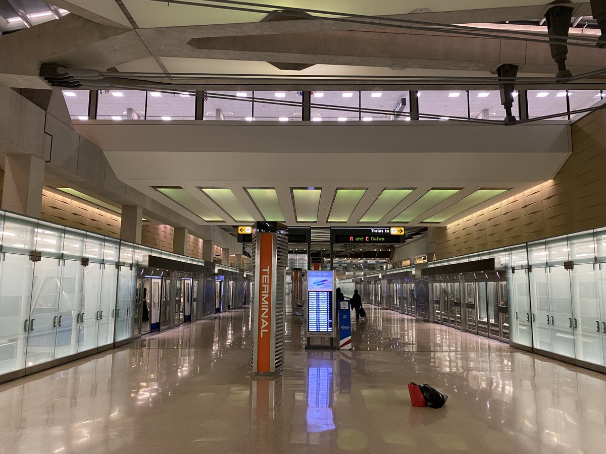 DaryleWilliams's tweet photo. Good night and until next week Washington. #rioreader #riobound #dulles โฆ@Dulles_Airportโฉ https://t.co/1BURPHbxB9