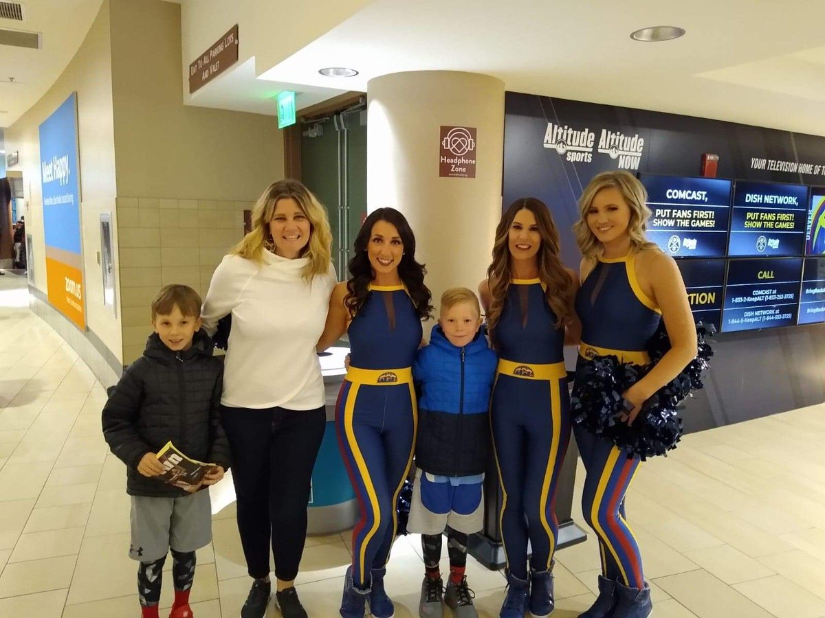 threeJnK's tweet photo. #milehighbasketball 1st time @ Nuggets game https://t.co/Hc6DZPOPIQ