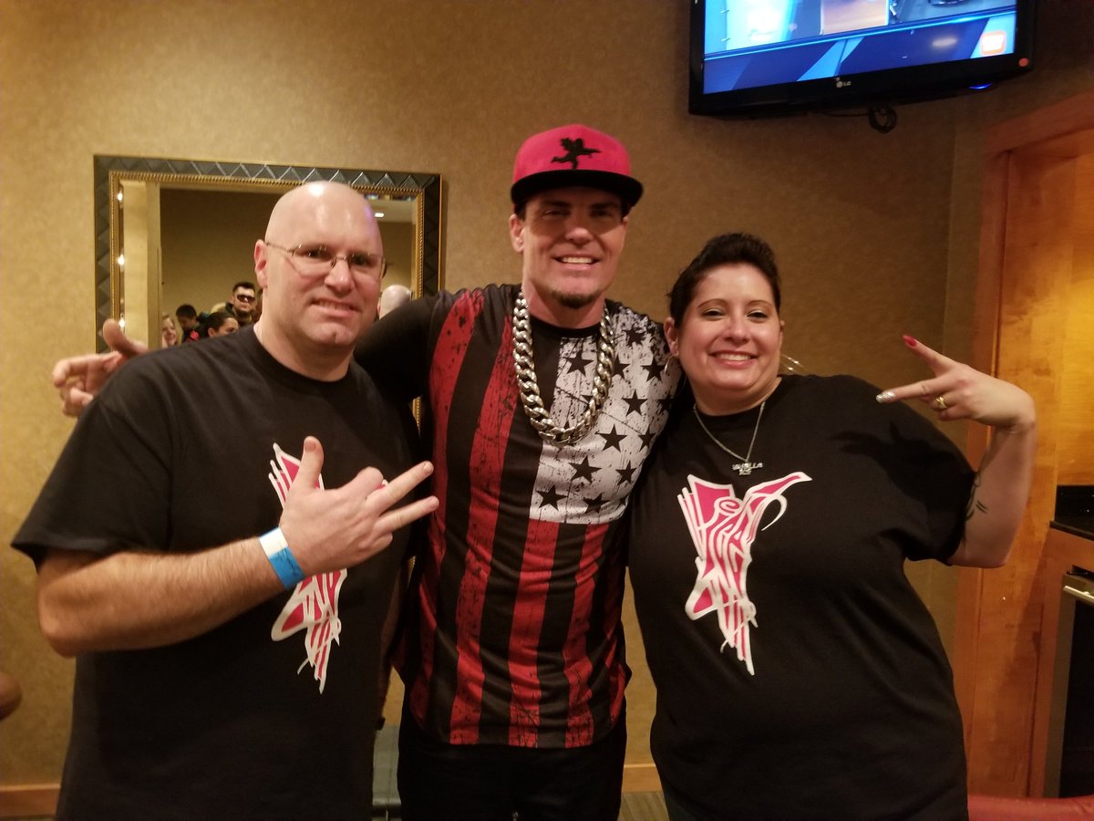 stoward76's tweet photo. What an amazing night at Mohigan Sun in Connecticut! @vanillaice @Tflex03 @AdamEmil and the whole #VIPFamily #VanillaIce #shiphopfamily #getinwhereyoufitin #ninjastyle #jessicainthefrontrow https://t.co/ZyrcYbdz6z