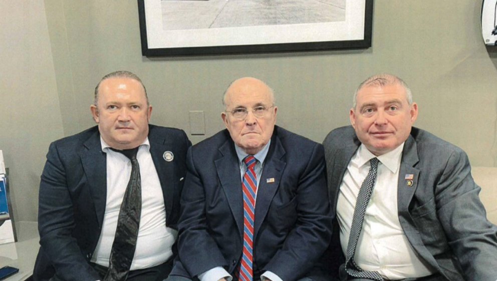 EOsF9NYU8AAxolF?format=jpg&name=medium