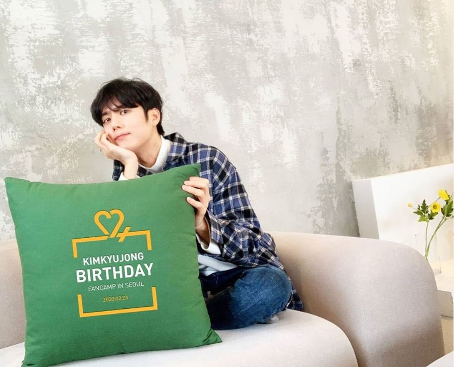 kjc_hanryu's tweet photo. キュジョンからのメッセージ💕

https://t.co/3kd3R4PM9Z

2020キム・キュジョン224 Birthday FanCamp in Seoul ツアー開催が決定しました！
僕と一緒に楽しい時間を過ごして特別な思い出を作りましょう~
詳細はここからチェックしてください♡
早く会いましょうね^^

#김규종 #kimkyujong #ギュジョン https://t.co/BI0FEFvA02