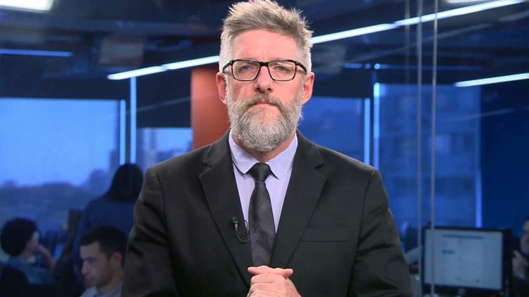 sfl310548's tweet photo. Luis Esteban Novaresio, 55 años, abogado y periodista, conductor del programa #debodecir. A 5 años del asesinato de Alberto Nisman, invita a su programa a Lagomarsino y a Duggan, uno procesado en el caso y el otro un "idiota útil". 
Hoy Naboresio se recibió de hijo de puta. https://t.co/HebqXWAbi9