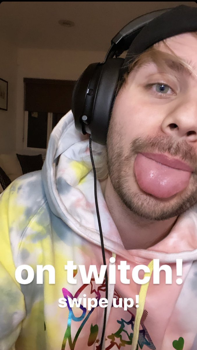 Tha5SOSFamily's tweet photo. Michael’s IG story!

#iHeartAwards #BestCoverSong #DancingWithAStranger @5SOS https://t.co/LGtm5GpdqF