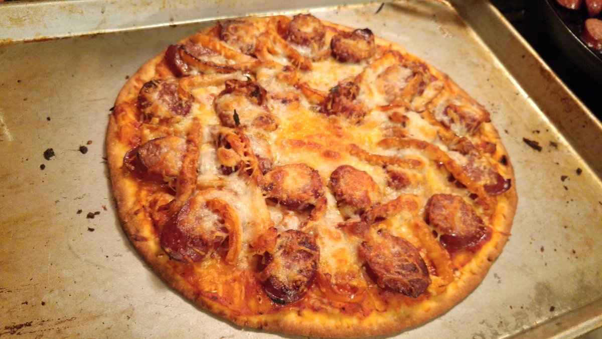 stanton_kitchen's tweet image. Smoked turkey sausage &amp;amp; pepper pizza! 🍕🤤 #stantonskitchen #prepatl #food #foodservice #chef #culinary #delivery #catering #atlanta #atl #homemade #delicious #foodie #foodtruck #foodtrailer #pizza #cheese #sausage #bbq #pepper #game #football #good #sogood #smallbusiness #sunday
