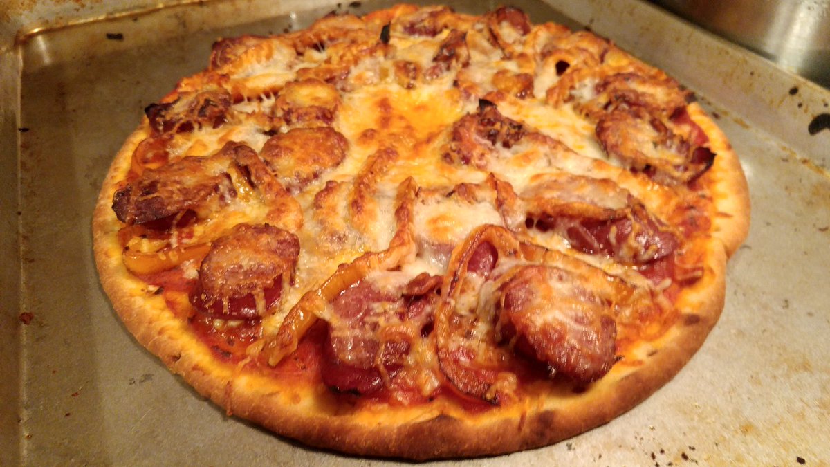 stanton_kitchen's tweet image. Smoked turkey sausage &amp;amp; pepper pizza! 🍕🤤 #stantonskitchen #prepatl #food #foodservice #chef #culinary #delivery #catering #atlanta #atl #homemade #delicious #foodie #foodtruck #foodtrailer #pizza #cheese #sausage #bbq #pepper #game #football #good #sogood #smallbusiness #sunday