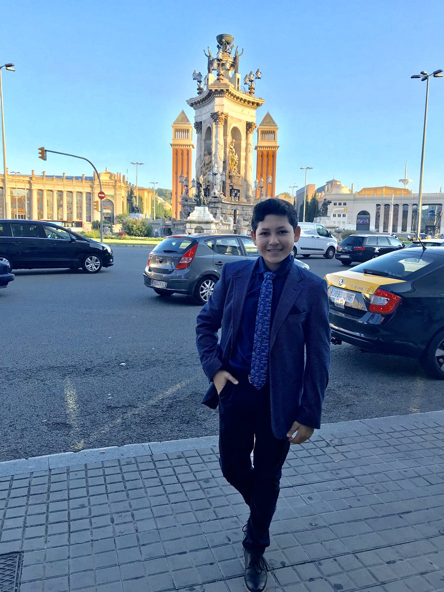 Cantante1Sergio's tweet photo. Gracias Dios, Gracias España porque me sigues llamando,Es muy emocionante tener la oportunidad de viajar nuevamente a Europa, ahora en MADRID, gracias Sra.Pepita y a todo el equipo de SIVAM,GRACIAS FAMILIA, amig@s y familiares por el apoyo #España #Musica #concert #pepitaserrano https://t.co/vdSTgjm1vn