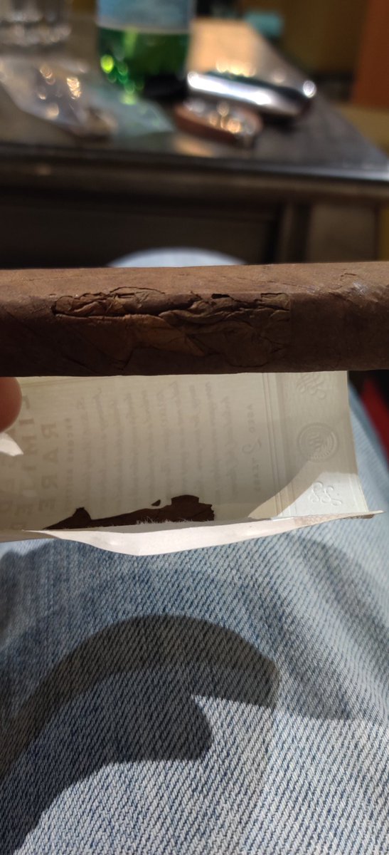 Num1981's tweet photo. It's a Rocky Patel type of night. But @RockyPatelCigar please cut back on the glue. At Rocky Patel smoking a Rocky Patel ALR 2nd Edition. #doingwhatido #excitedtolightit #botl #sotl #timeforacigar #nowsmoking #cigarenthusiast #gottaloveaboxpressed #catchmewhenthesmokeclears https://t.co/gxHqumlNZ2