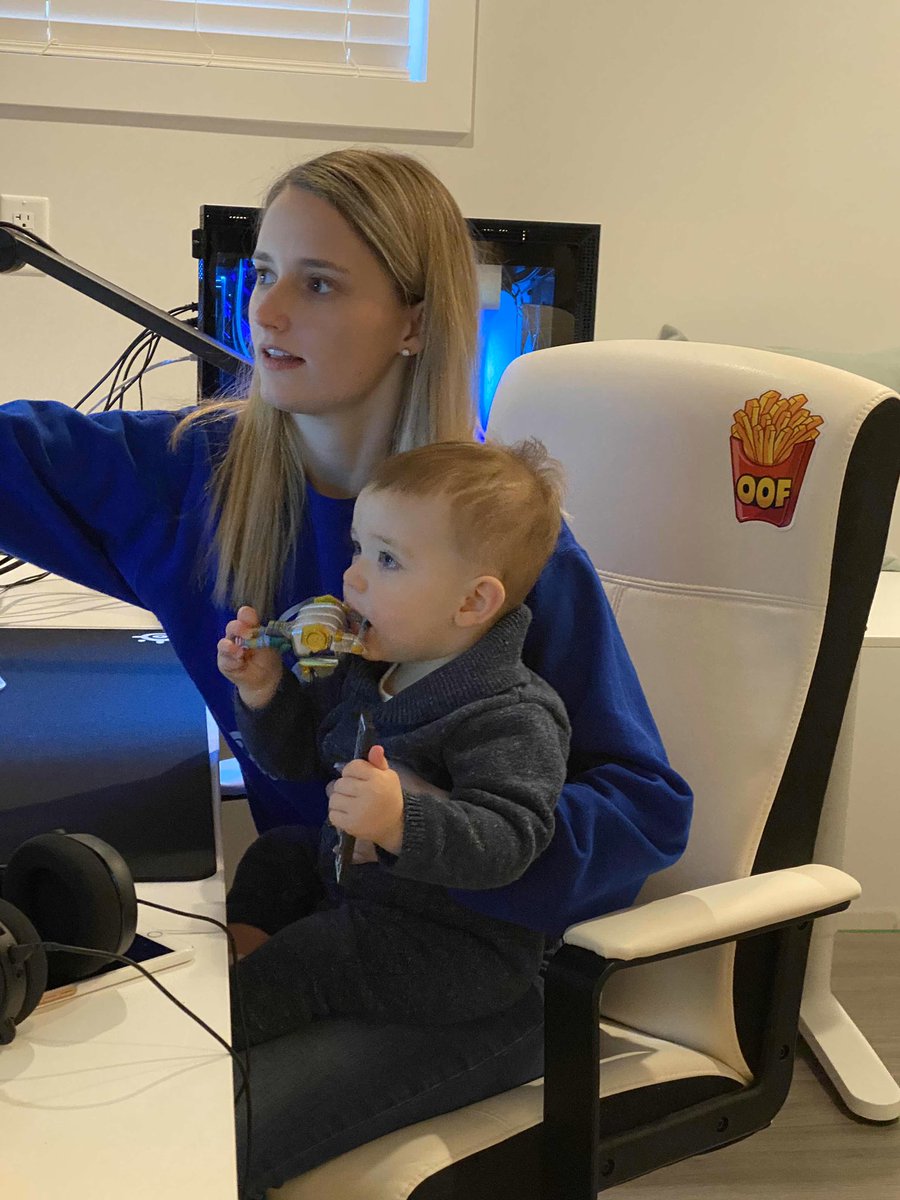 _Official_Cozy_'s tweet image. Future streamer right here! Teaching Briggsy the ropes! #PCGaming #futurestreamer