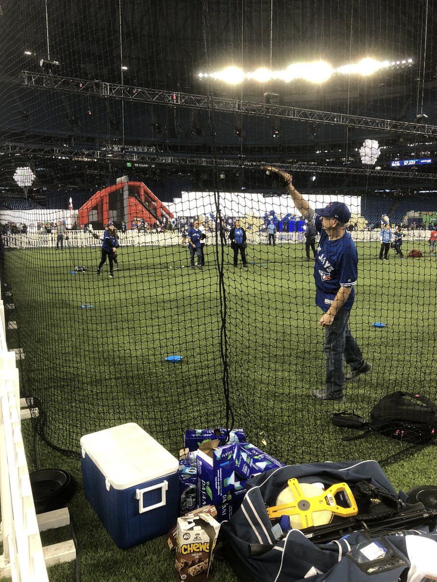Great day at #TBJWinterFest. Meet lots of players, photo op with the manager and spent a little time with Buck Martinez. Finished it off with a some daughter-dad time playing catch on the field