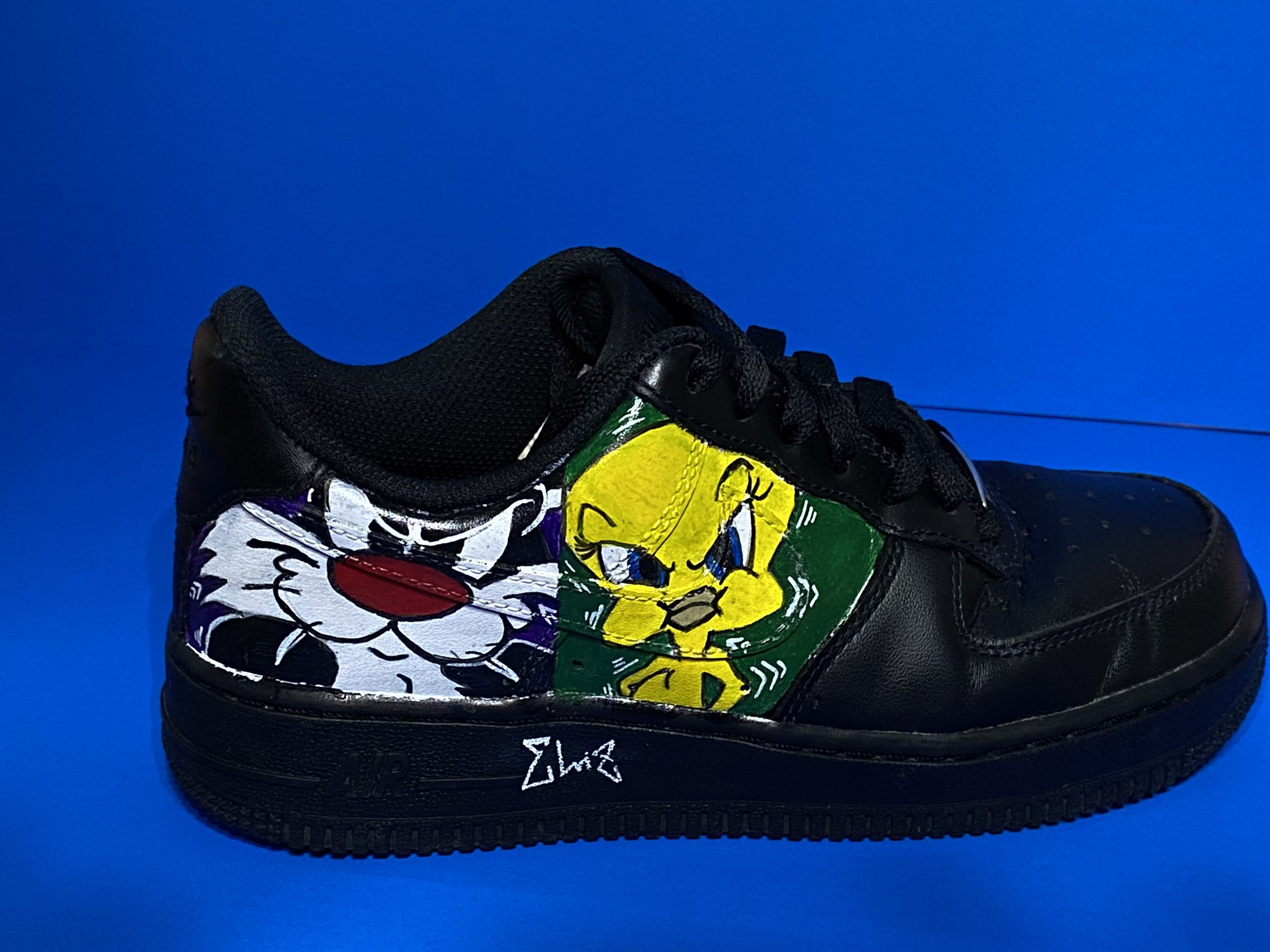 Nike air force 1 looney deals tunes