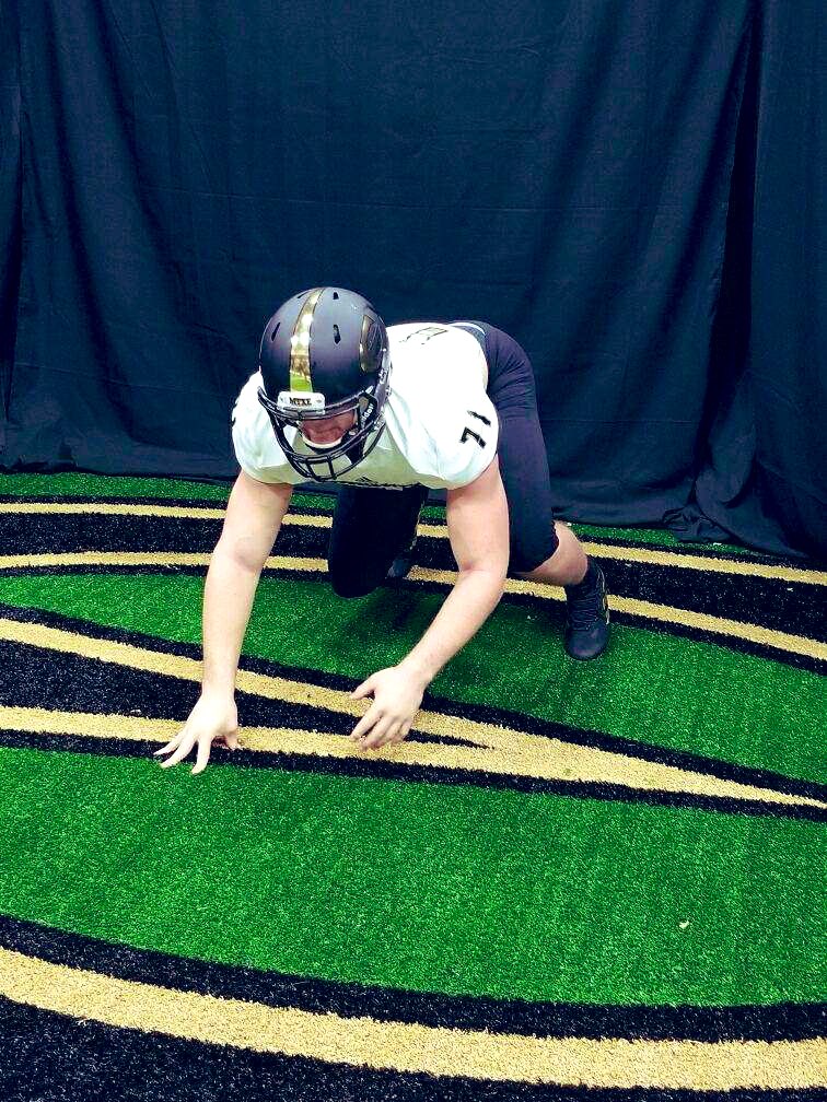 RylanMiller5's tweet photo. Had an absolutely amazing official visit . Emporia state truly feels like home. Huge thanks to coach’s and players for making me feel welcome. I’m very excited to get to work🐝💪🏻@ESUFOOTBALL @CoachMLoPo @CoachGHiggins #FamilyOverEverything #StingersUp https://t.co/clHSHUFz6a