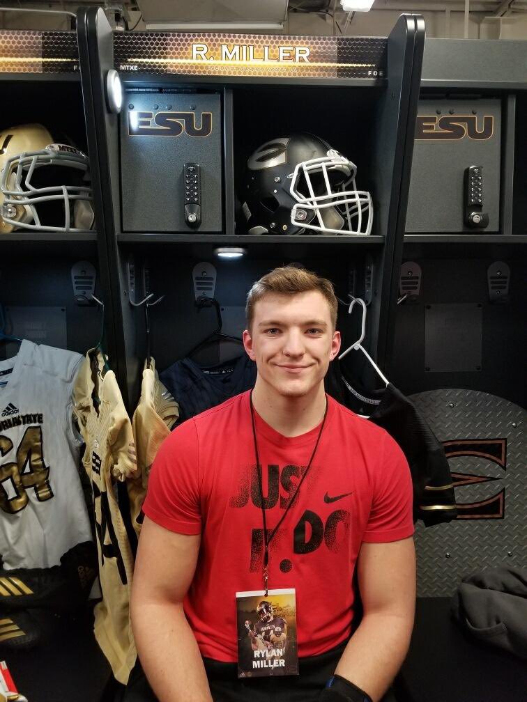 RylanMiller5's tweet photo. Had an absolutely amazing official visit . Emporia state truly feels like home. Huge thanks to coach’s and players for making me feel welcome. I’m very excited to get to work🐝💪🏻@ESUFOOTBALL @CoachMLoPo @CoachGHiggins #FamilyOverEverything #StingersUp https://t.co/clHSHUFz6a