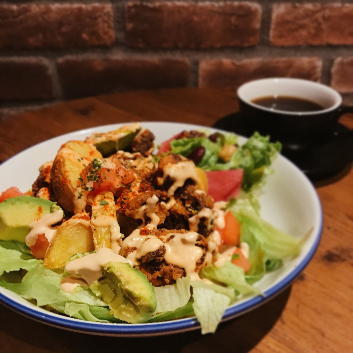 ping_pong_ba's tweet photo. 本日のランチ🍗
チキンターメリック🌾
ガッツリしているように見えて実は食べやすい☺️
女性も男性も好きな味🙆‍♀️
是非御利用ください🍺

#大塚　#卓球　#ピンポン
#ピンポンバ　#pingpongba
#貸切　#パーティー　#飲み会 https://t.co/I2zTtopcDU