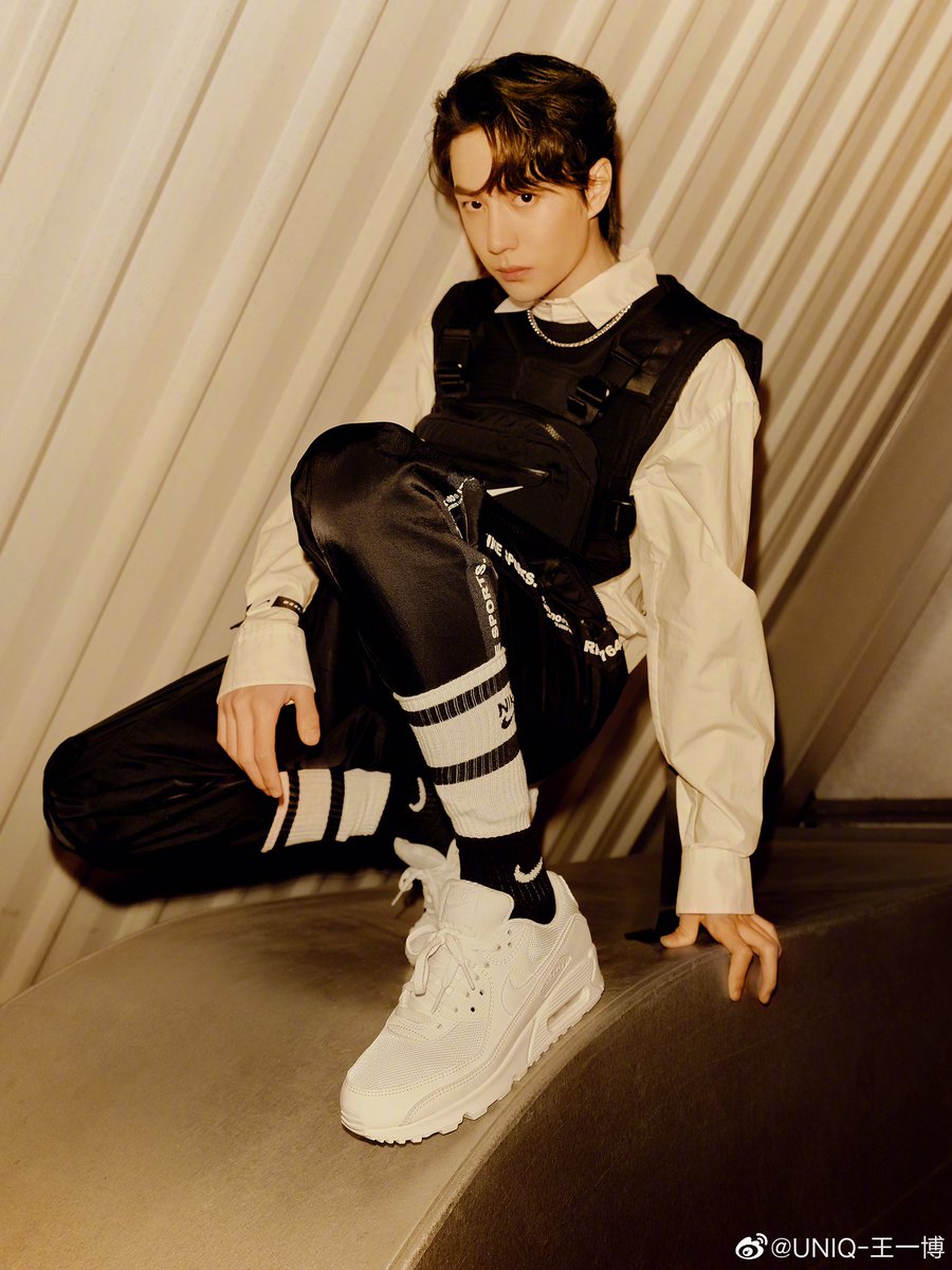 Yibo_Thailand's tweet photo. 200120 | Wang Yibo's weibo update
“The Future is in the Air”
Wang Yibo x Nike Air Max 90

#WangYibo #王一博 https://t.co/MgLTioLEw8