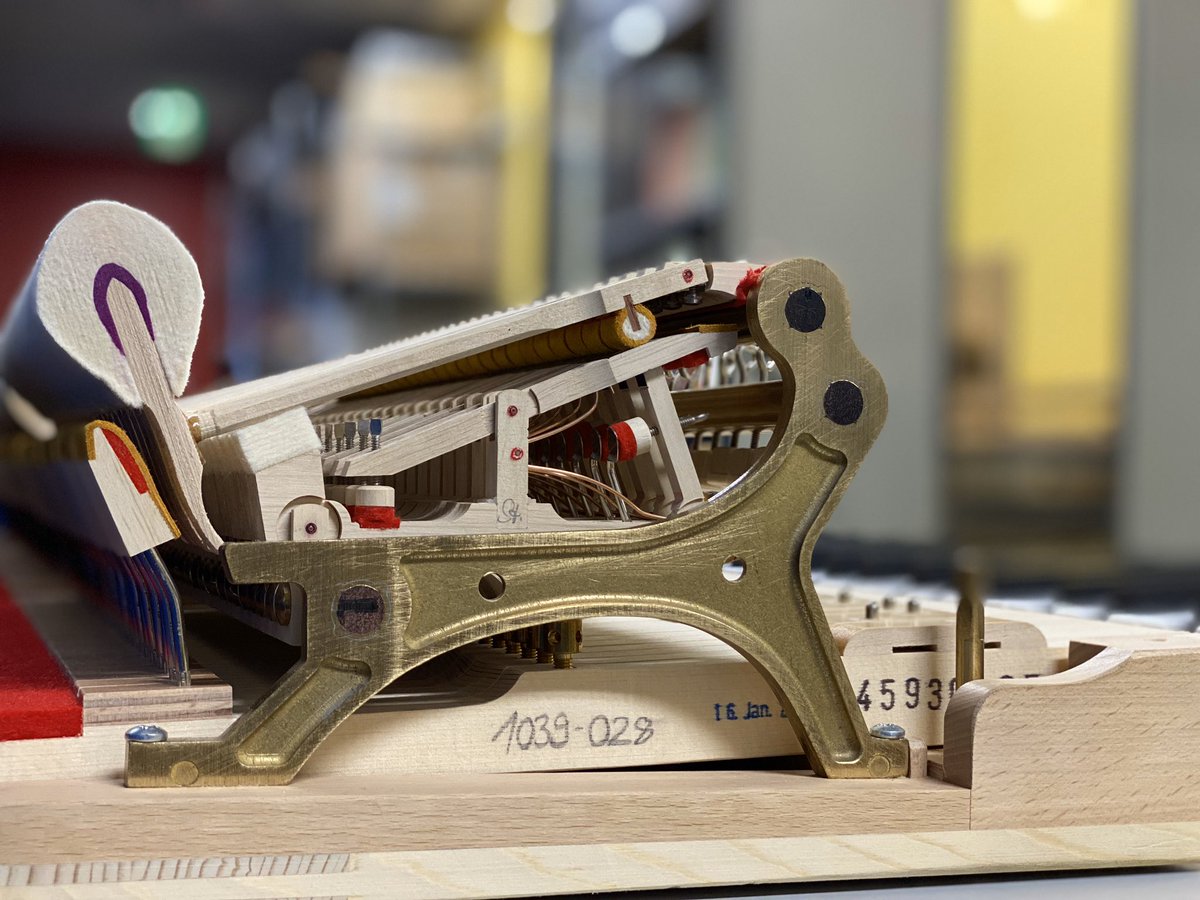 esp_pianotuning's tweet photo. 【#ESPピアノ】
今日はスタインウェイの調律見学！
もちろん調律だけでなく、調整方法や構造についても勉強しています！
#ESP学園　#ピアノ　#調律 https://t.co/cKPJcsvr4s