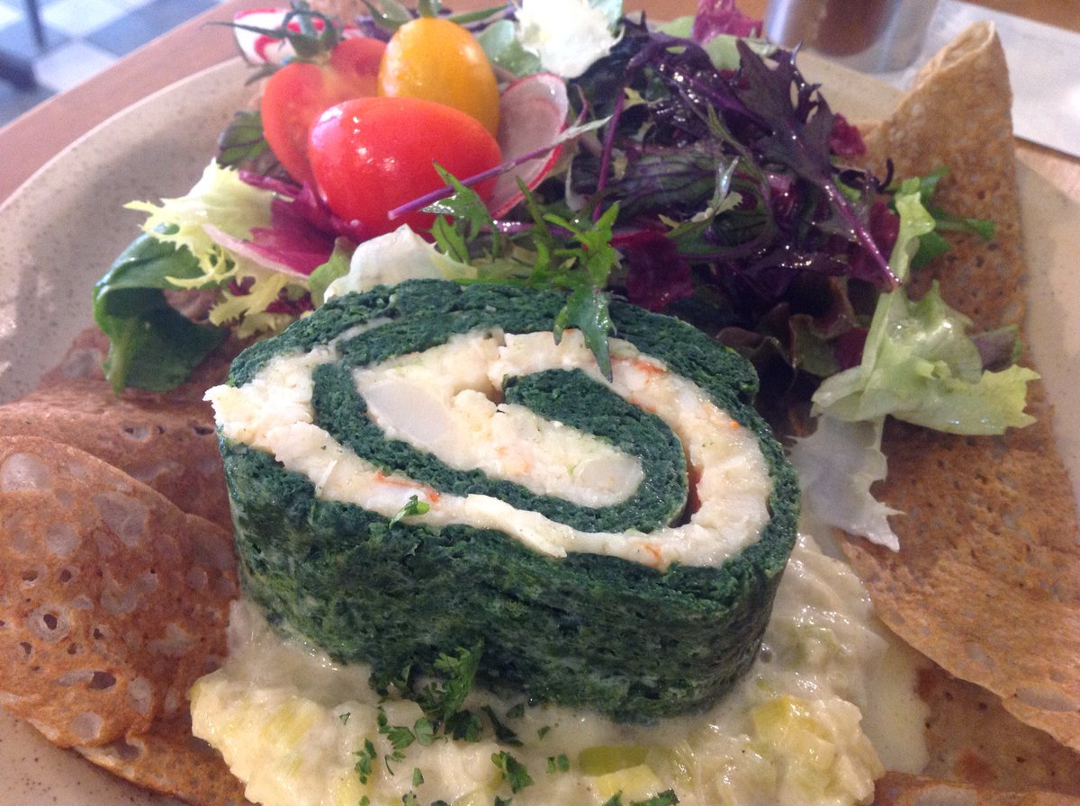 クレープリー アルモリック 本日のおすすめガレット ほうれん草とカニとホタテのルーラード です 人気があるので連投となりました うずまき模様がチョッと可愛い もちろん新鮮な鎌倉野菜もたっぷり ガレット クレープ ランチ お昼ごはん