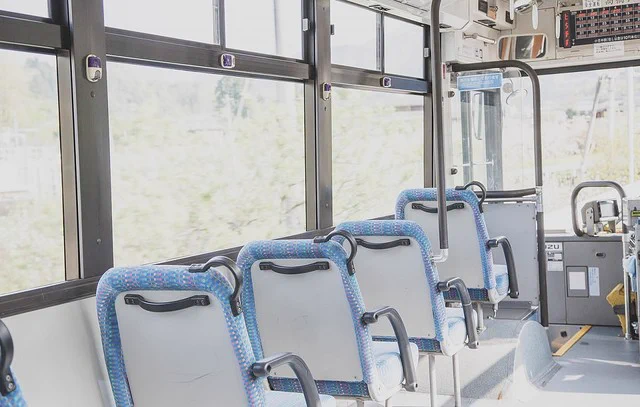 全裸でバスに乗車！３４歳無職の男！どういう神経してるんだｗｗ