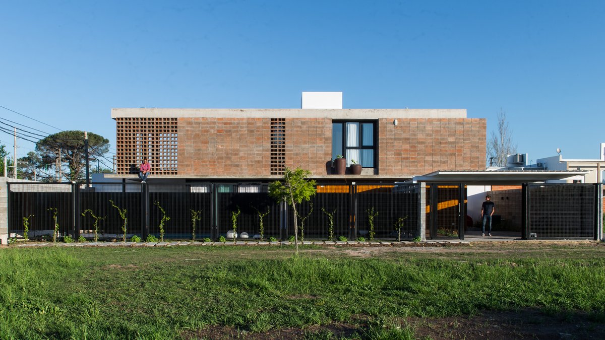 Mar_Corraliza's tweet photo. Casa quincho / Estudio VA arquitectos https://t.co/L2thJkB08u https://t.co/RGt4bYpivD