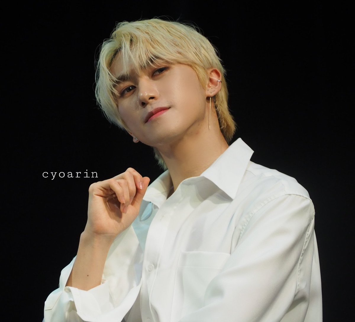 choarin4311's tweet photo. 2019.12.28 #TAKARA_OSAKA #TARGET デビュー2周年 SUPER LIVE 2部 #타겟 #ターゲット #ROI #로이 #주영웅 #ロイ @TARGET7_K @target7japan @target7official https://t.co/eWgnTEX4M6