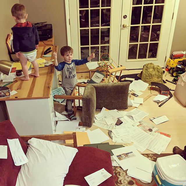 chesterdavidMT's tweet photo. Sunday funday... 5 minutes alone... #montanakids #smokeemifyougotem https://t.co/LTBvhys7Yk https://t.co/fZYHtR86Jo