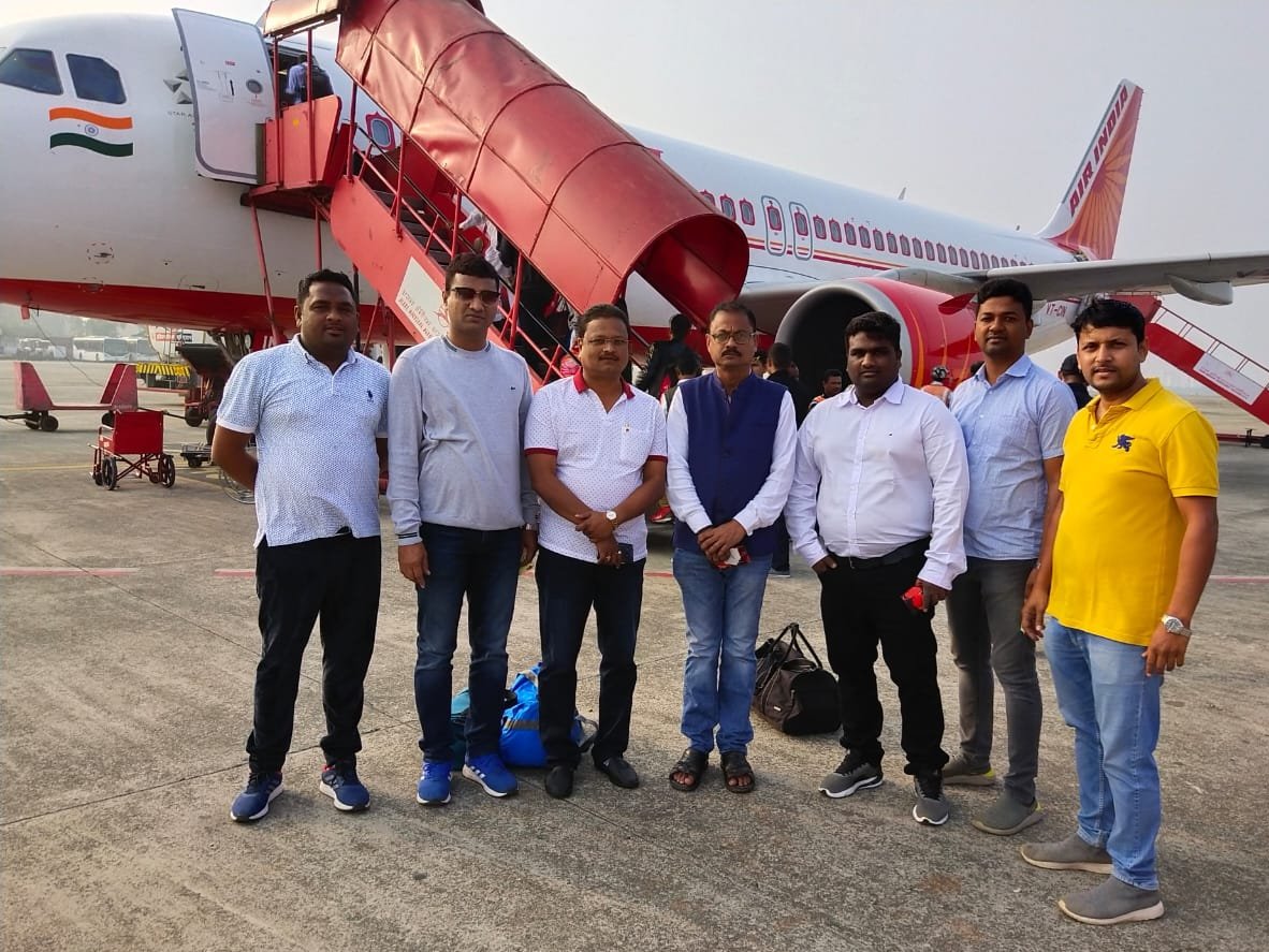 BYJD_Ganjam's tweet photo. ୨୦ ଡିସେମ୍ବର ୨୦୧୮ ରେ ମାନ୍ୟବର ମୁଖ୍ୟମନ୍ତ୍ରୀ ଶ୍ରୀଯୁକ୍ତ ନବୀନ ପଟ୍ଟନାୟକ ଓଡ଼ିଆ ସୁରଥ ପ୍ରବାସୀ ଙ୍କୁ ଦେଇଥିବା ପ୍ରତିଶ୍ରୁତି କୁ ପାଳନ କରି ନିର୍ବାଚନ ପରେ ବିଜୁ ପରିବାର ସଦସ୍ୟମାନେ ଭୁବନେଶ୍ୱର ଠାରୁ ସୁରଥ ପ୍ରଥମ ବିମାନ ଉଡାଣ ଧରି ସୁରଥ ପ୍ରବାସୀଙ୍କୁ ଭେଟିବା ଅଭିମୁଖେ।
@Naveen_Odisha @BJD4Ganjam https://t.co/3DQOxRqRIg