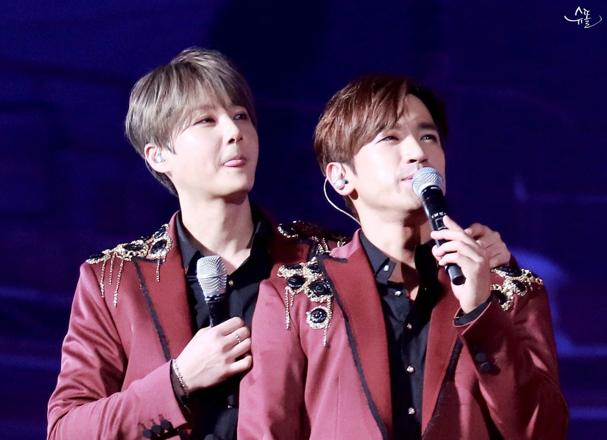 🍒: 말 끝을 따라하면 말투가 부드러워진다던데.
🐱: ?? 예를 들면? (공부 중)

🐺: 아니 나눙... 햬성이가 아끼는건지 몰랐어... 
🐱: 몰랐어?
🐺: 알았음 안 버렸지...
🐱: 안 버렸지?
🐺: 으응...내가 진짜 잘못했어...💦
🐱: 잘못했어?
🍒: 햬성이형, 믽우형 울겠다...