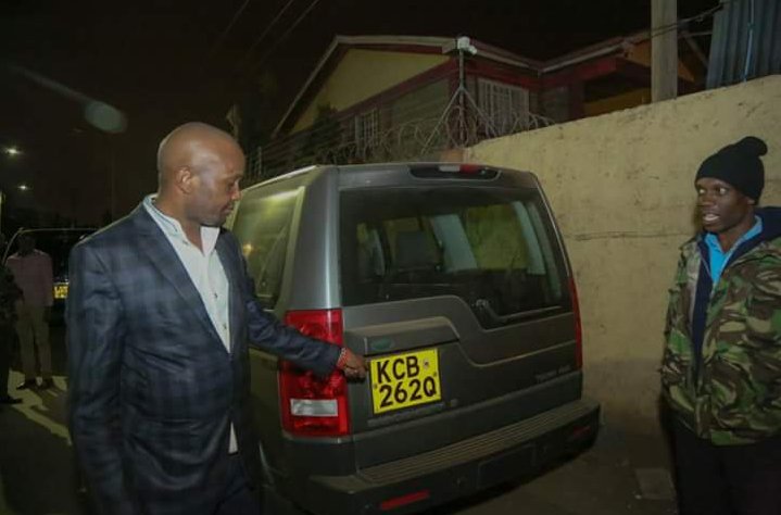 FrankMtetezi's tweet photo. I hope Moses Kuria won't beat behind the bush,But he will stand with pure truth not created Narratives on Why he was at the scene of Crime of crime that same day Chris Msando was Butchered, not like Aden Duale who promised us the names of Al shabaab sponsers but he didn't! https://t.co/PBFrNAK6LQ