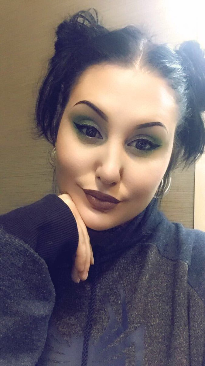 alienluxxx's tweet photo. Hello Twitter ❤️ I’m at PTs in Portland Maine so come make it rain !! ❤️❤️❤️ I also have pics for sale so dm me ❤️❤️❤️ https://t.co/cfZiKqgRKv