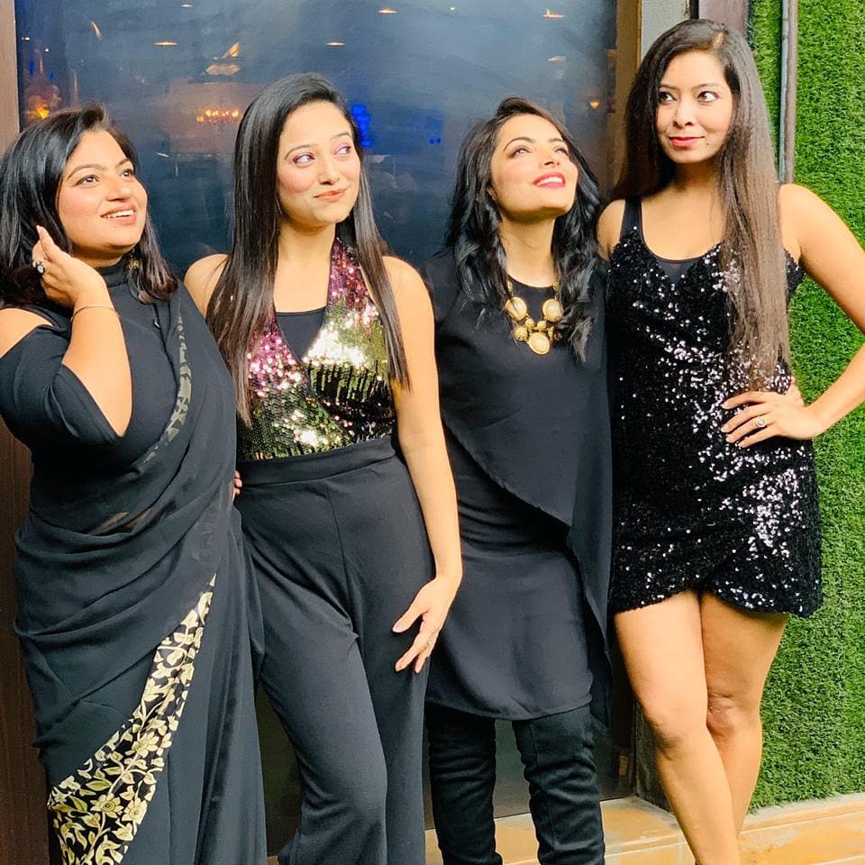 #Repost @shiwanisokhey (with @report.for.insta)
If a great outfit gets you one step closer to feeling good about yourself, then it's worth every penny. 
#SSproductions 
#loveyourself #outfitinspirations #sareeswag  #outfitoftheday #sareelove #blackoutfit #saree #blackoutfitday