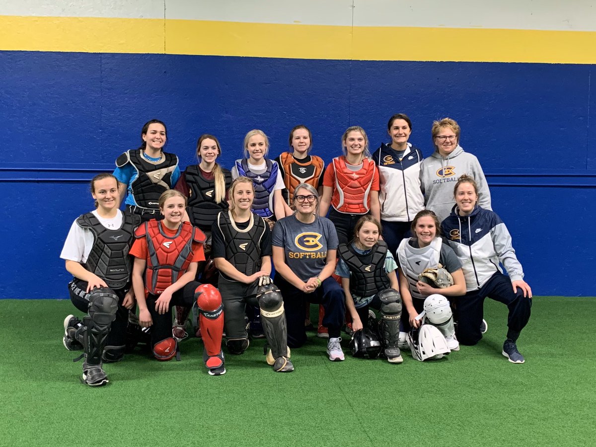 DTDSoftball's tweet photo. Great day in Eau Claire. Last 24hrs I’ve been through a baby blizzard, driving in the snow on back roads, cold temperatures, and the Packers game. It didn’t stop us from getting some solid work in. Pictures to come soon! Not a single pile-driver rapid block was done today 😉🤷‍♀️😂 https://t.co/O3NU2WEnqx