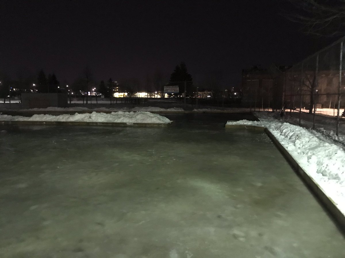 pcatalanoyyz's tweet photo. After a day of digging out the snow and an afternoon flood, managed to get good night time flood with #Jarek. It’s starting to look like an ice rink! #TORinks #SoraurenHosersRinkCrew https://t.co/Ew6ei8UEuB