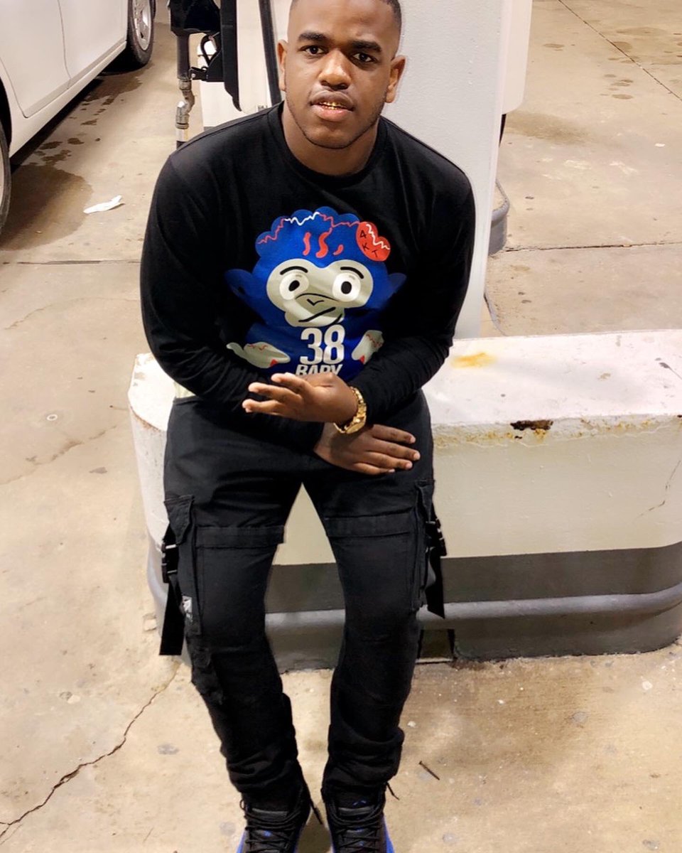4Boylilky's tweet photo. Never Tell Your Left Hand What’s In Your Right Hand 🦍 #GetFetty™️ https://t.co/oD0YIHjinC