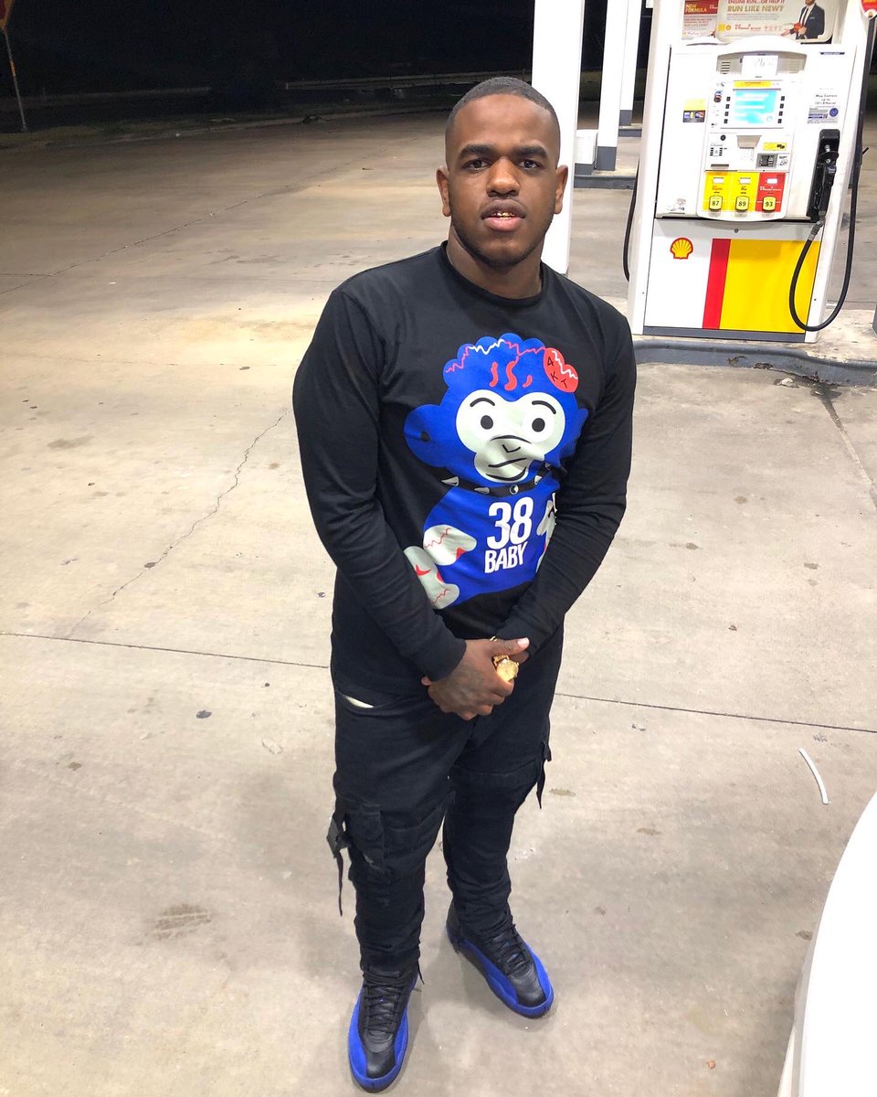4Boylilky's tweet photo. Never Tell Your Left Hand What’s In Your Right Hand 🦍 #GetFetty™️ https://t.co/oD0YIHjinC