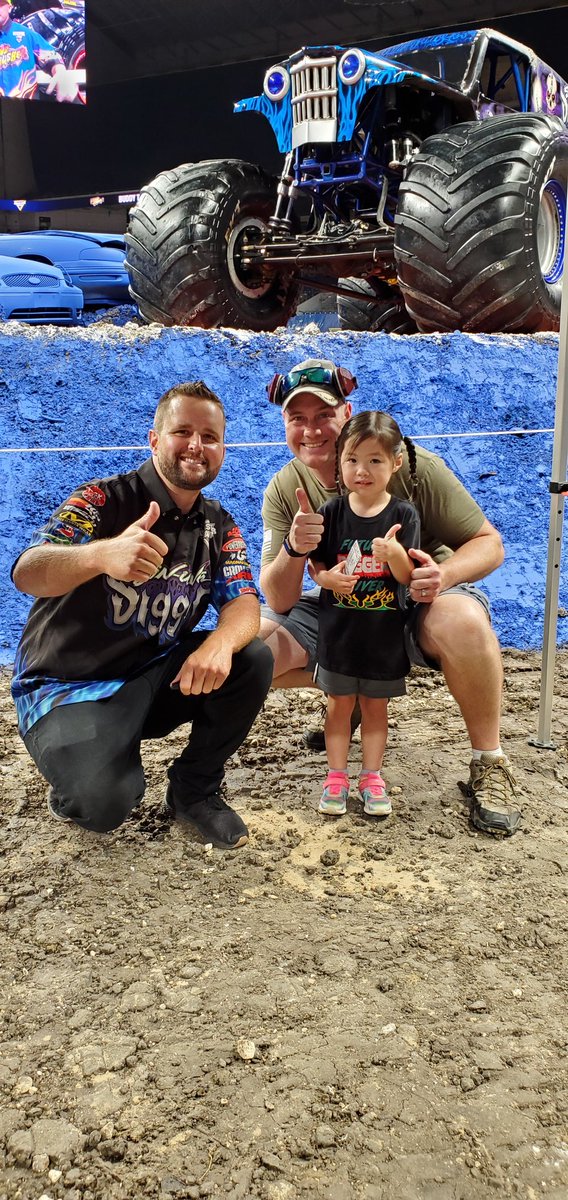 ChipKing60's tweet image. 2X @MonsterJam in #SanAntonio Nettie got to meet @RyanAndersonSUD last time and @andersondigger this time! Now she&apos;s gotta meet @Krysten_digger and @Digger_Anderson #futurediggerdriver