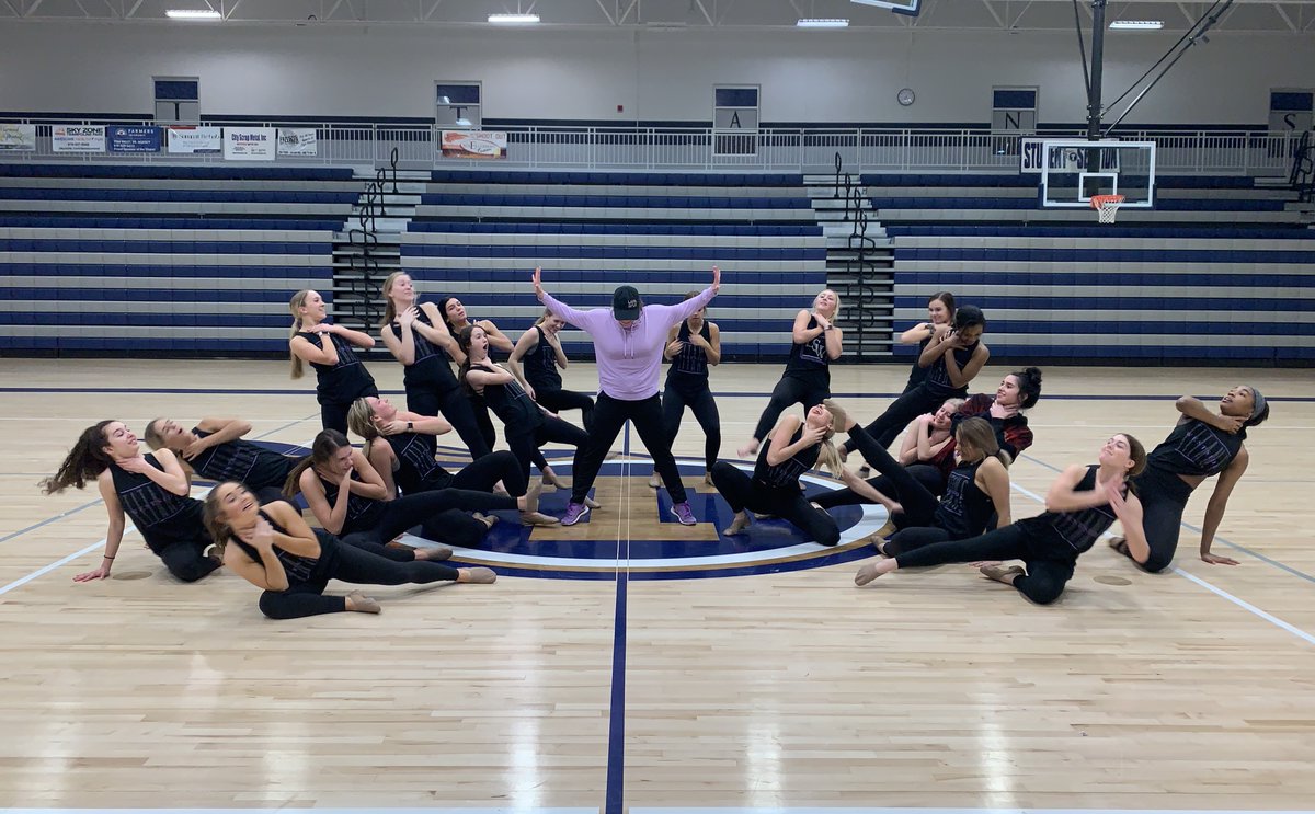 LarkspurMelanie's tweet photo. Loved every minute of working with the
@westsidegirls4
! They worked so hard & were open to every suggestion including, "How 'bout for this photo I stand in the middle like Darth Vader using the force..." You girls are going to kill it! #WSGOD #LARKSPURdancing2adifferentbeat https://t.co/jua2eVC6Vq