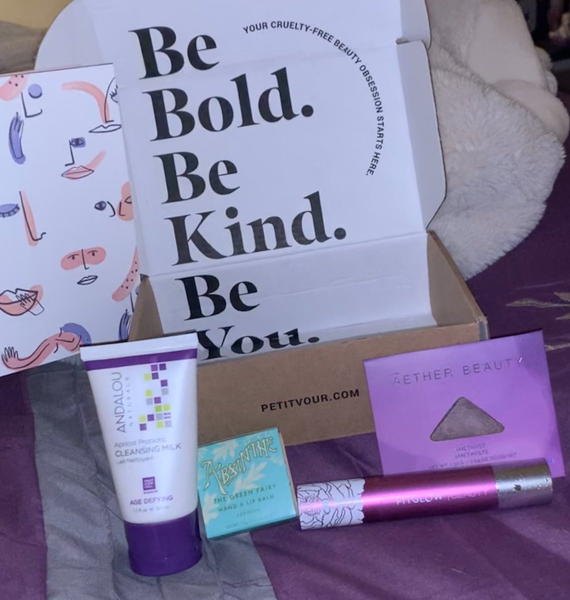 JulieBoBooly's tweet image. @PetitVour love the new look though I kinda miss the pink box. I especially love the picks for this months box!
@andalounaturals #aetherbeauty
#fitglowbeauty
@MoaBeauty 
#petitvour