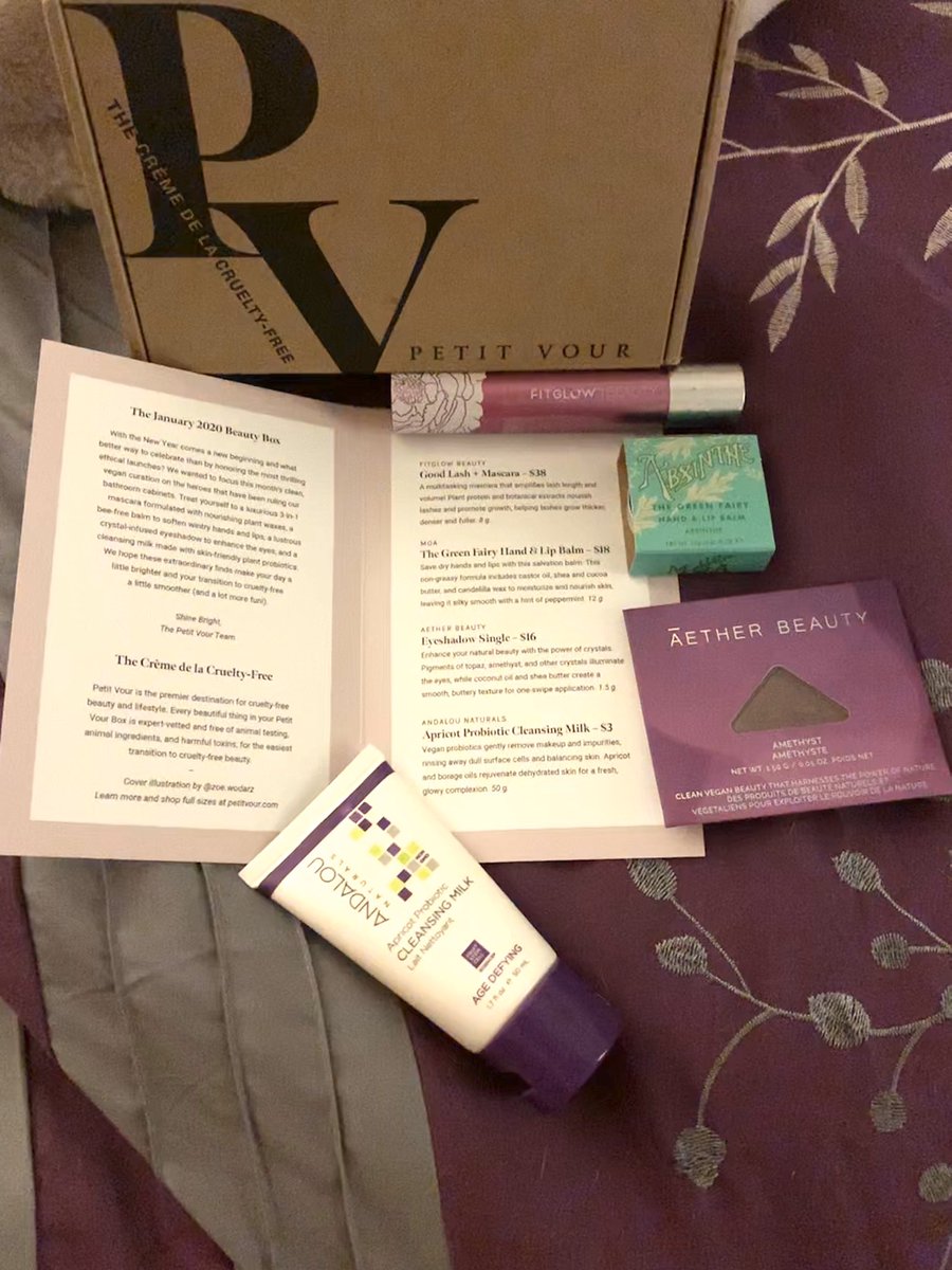 JulieBoBooly's tweet image. @PetitVour love the new look though I kinda miss the pink box. I especially love the picks for this months box!
@andalounaturals #aetherbeauty
#fitglowbeauty
@MoaBeauty 
#petitvour