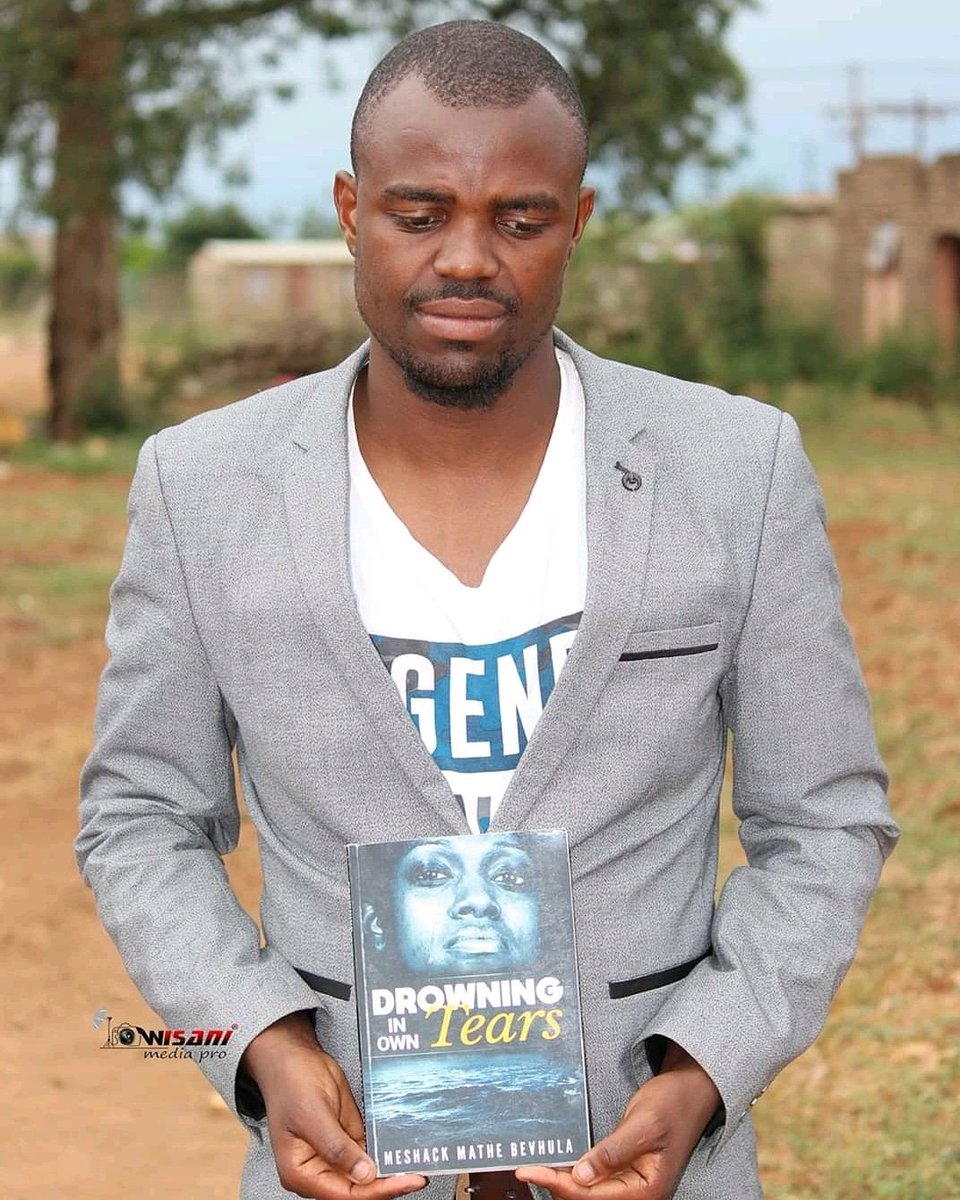southafricandly's tweet photo. Today I woke up with a goal of selling 5 copies of my book. Surely I can't do this alone plz help me with a RETWEET

R230 per copy including courier fee... 
#MondayMotivation
#mondaythoughts https://t.co/rnfLt19JF4