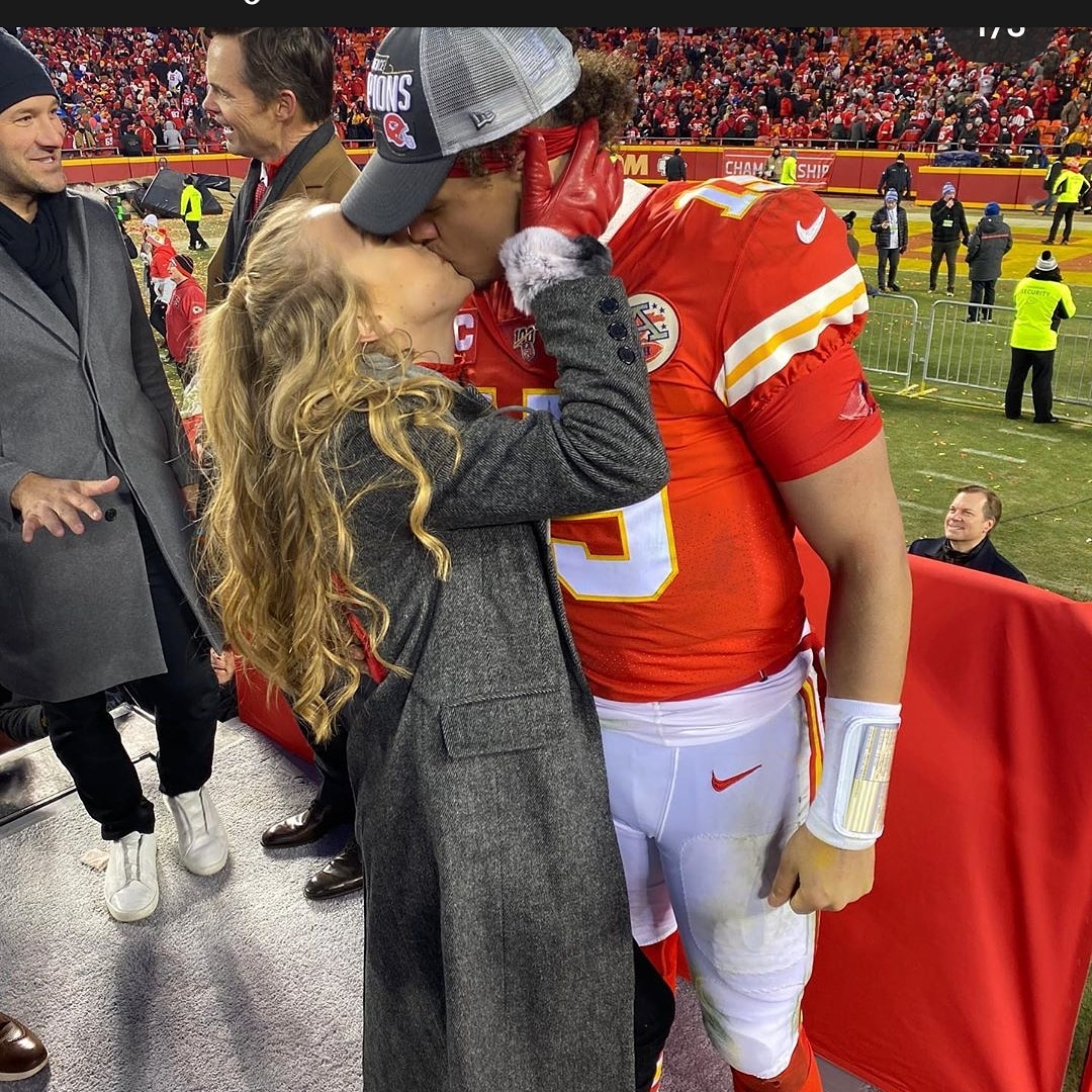 jojoknowsseries's tweet photo. @chiefskingdom816 🙌 In my best Andy Reid voice "How bout them Chiefs" ❤🧡 #kansascitychiefs #gochiefs #chiefslife #chiefsfootball #chiefskingdom #chiefsfan #chiefscheer #kcchiefs #chiefsgame #chiefswin #chiefsquad #kaizerchiefs #chiefsluau #chiefskingdom🏈 #Superbowl2020 https://t.co/QwpebU146w